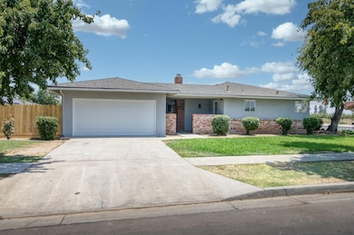 2 car garage with breeze way