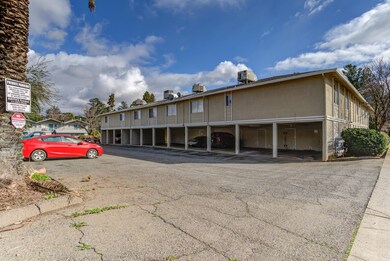1080TrinityStreet_015