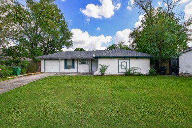 8806 Hillsgrove Ct, Houston, TX 77088 - photo 3