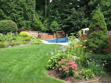 12 Pinecrest Dr, Schenectady, NY 12309 - photo 3