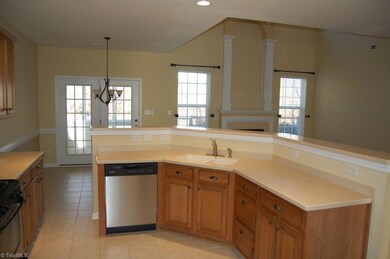 3449 Lilliefield Ln, High Point, NC 27265 - photo 4