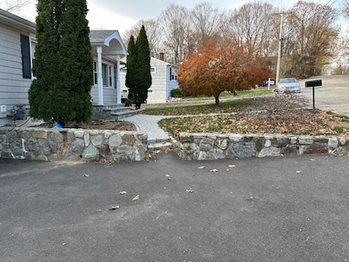 90 Sequoia Rd, Bridgeport, CT 06606 - photo 5