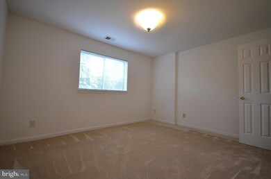9298 Cardinal Forest Ln unit 9298A, Lorton, VA 22079 - photo 4