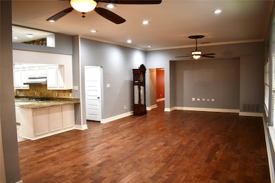 908 Mccoy Dr, Irving, TX 75062 - photo 4