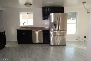 1521 Pacific Ave, Capitol Heights, MD 20743 - photo 4