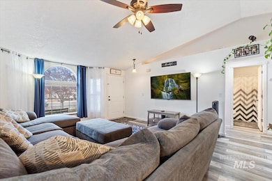 634 Mountain Loop St, Middleton, ID 83644 - photo 7