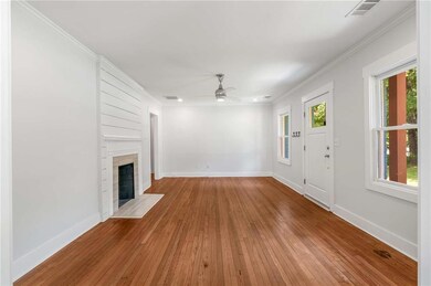 Original oak hardwood floors throughout