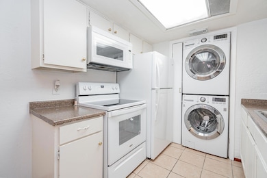 Kitchen with stacked washer / drying machine, visi