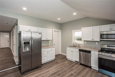 1721 22nd St, Des Moines, IA 50310 - photo 6