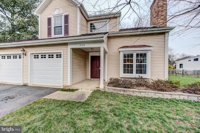 13146 Lazy Glen Ct, Herndon, VA 20171 - photo 2