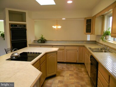 106 Breezewood Dr, Colonial Beach, VA 22443 - photo 5