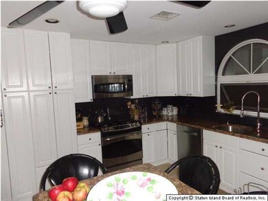 19 Edgegrove Ave, Staten Island, NY 10312 - photo 3