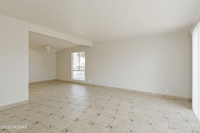 003-photo-living-room-10110743