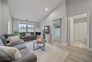 14 Crestview Cir unit 161, Londonderry, NH 03053 - photo 4