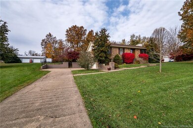 5509 Briarhill Dr, Floyds Knobs, IN 47119 - photo 2