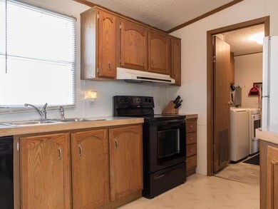 513 W Meadow Ln, Mandan, ND 58554 - photo 7