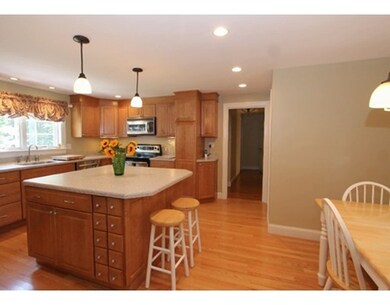 686 Salisbury St, Worcester, MA 01609 - photo 5