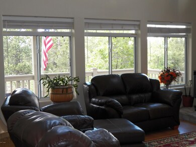 07 Living Room 08