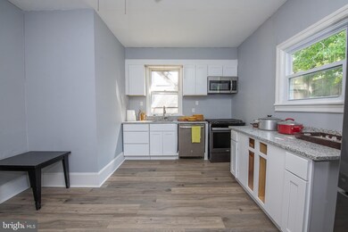 423 S Cedar Ln, Upper Darby, PA 19082 - photo 6