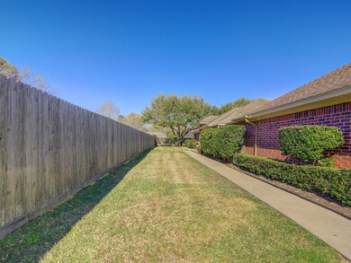201 Skyview Terrace unit A, Friendswood, TX 77546 - photo 5