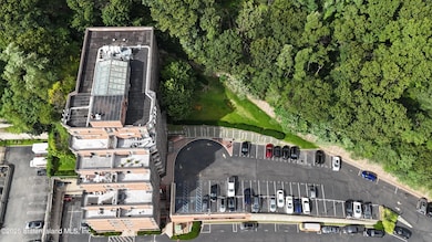 Sunrise Tower unit 614, Staten Island, NY 10304 - photo 4