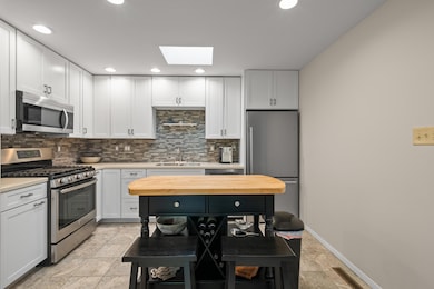 438 Sylvan Dr-6