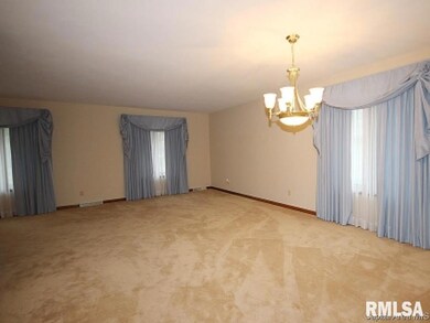 1320 Weston Pointe Dr, Springfield, IL 62704 - photo 3