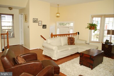 7206 Squirrel Run Ct, Springfield, VA 22152 - photo 3