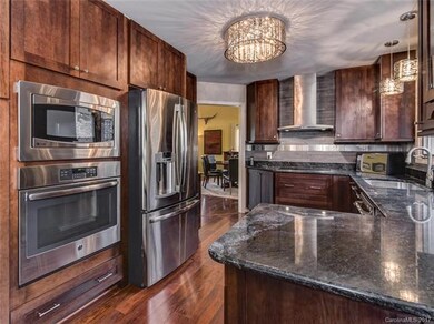 Fabulous Kitchen with all Stainless Appliances, a 