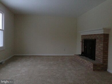 331 E Cedar St, New Holland, PA 17557 - photo 4