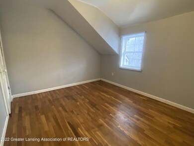 upper unit bedroom (1)