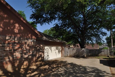 604 Stonehenge Dr, Hurst, TX 76054 - photo 3