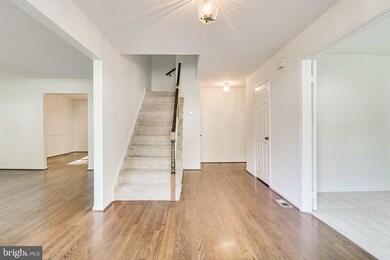 5901 Oakland Park Dr, Burke, VA 22015 - photo 4