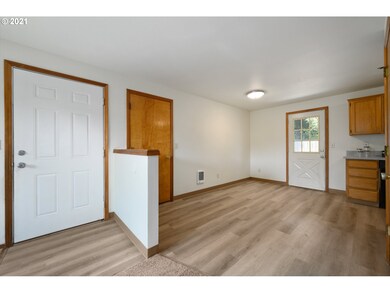 510 S Chehalem St, Newberg, OR 97132 - photo 3