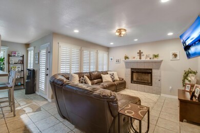 13801 Ryderwood Dr, Horizon City, TX 79928 - photo 3
