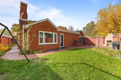 1002 Carroll Ave, Ames, IA 50010 - photo 4