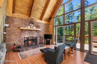 005_Living Room