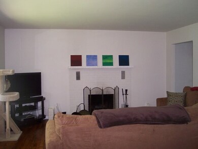 11940 Oceola Dr, Algonquin, IL 60102 - photo 2