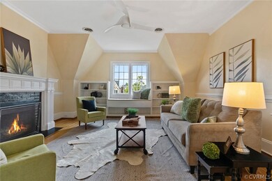 what a great room! Spacious, bright.