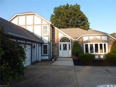 7157 Timber Ln, Olmsted Falls, OH 44138 - photo 3