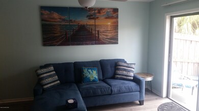 Couch w pic