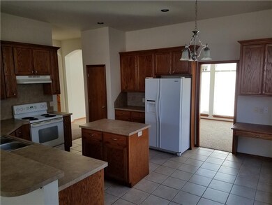 908 Oak Creek Dr, Moore, OK 73160 - photo 4