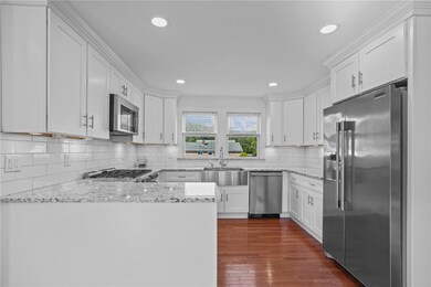 83 Sweetbriar Ave, Riverside, RI 02915 - photo 4