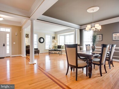 9202 Treasure Oak Ct, Lorton, VA 22079 - photo 2