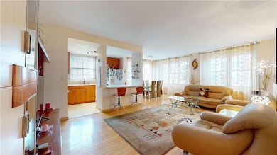 155 Oceana Dr E unit 4C, Brooklyn, NY 11235 - photo 4