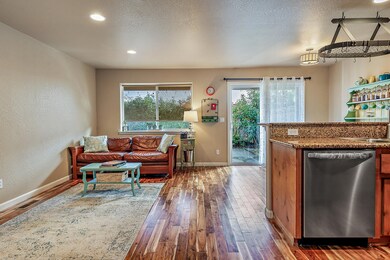 897 Silver Fox Dr, Central Point, OR 97502 - photo 5