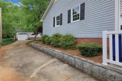 136 Eastwood Dr, Statesville, NC 28625 - photo 2