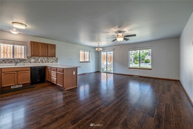 549 N Montclair Ave, East Wenatchee, WA 98802 - photo 5