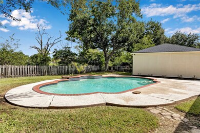 341 Dawn Hill Dr, Friendswood, TX 77546 - photo 2