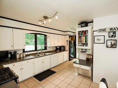 63 Welfare Ave, Cranston, RI 02910 - photo 5